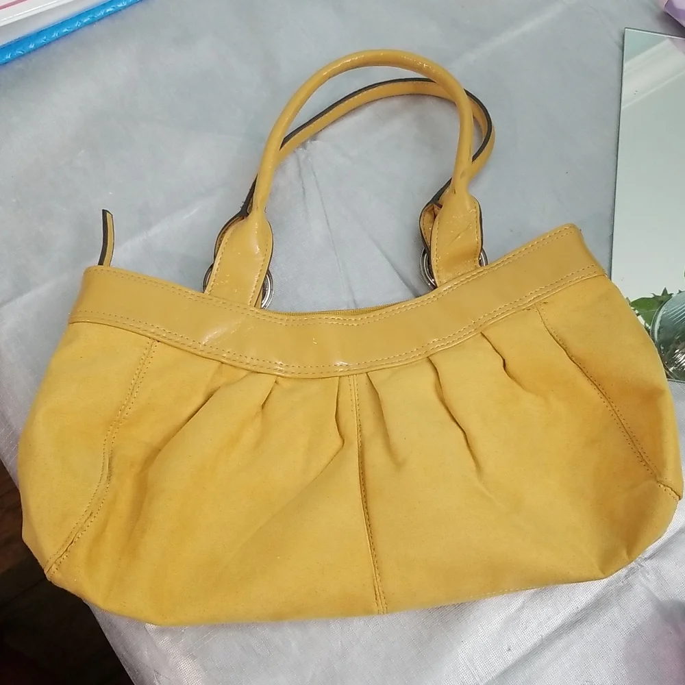 Yellow Purse. - Picture 2 of 4